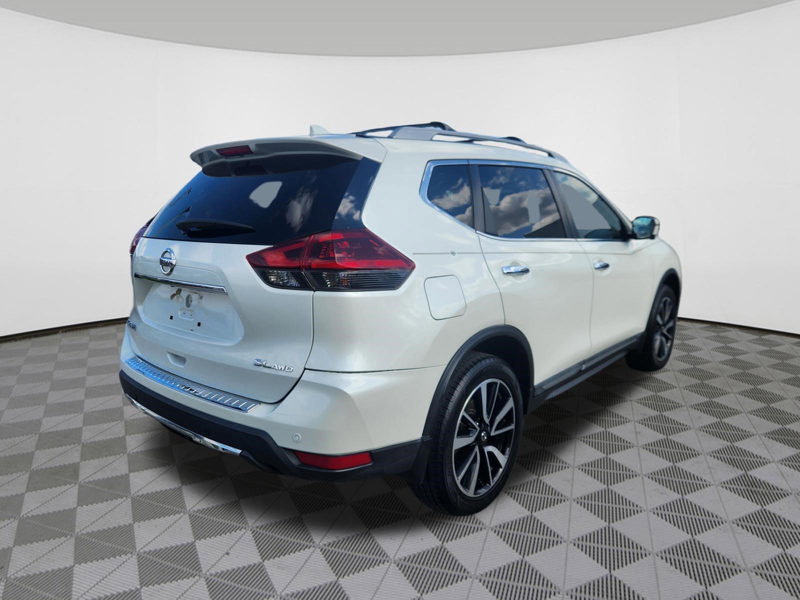 Used 2020 Nissan Rogue SL w/ Premium Package image 4