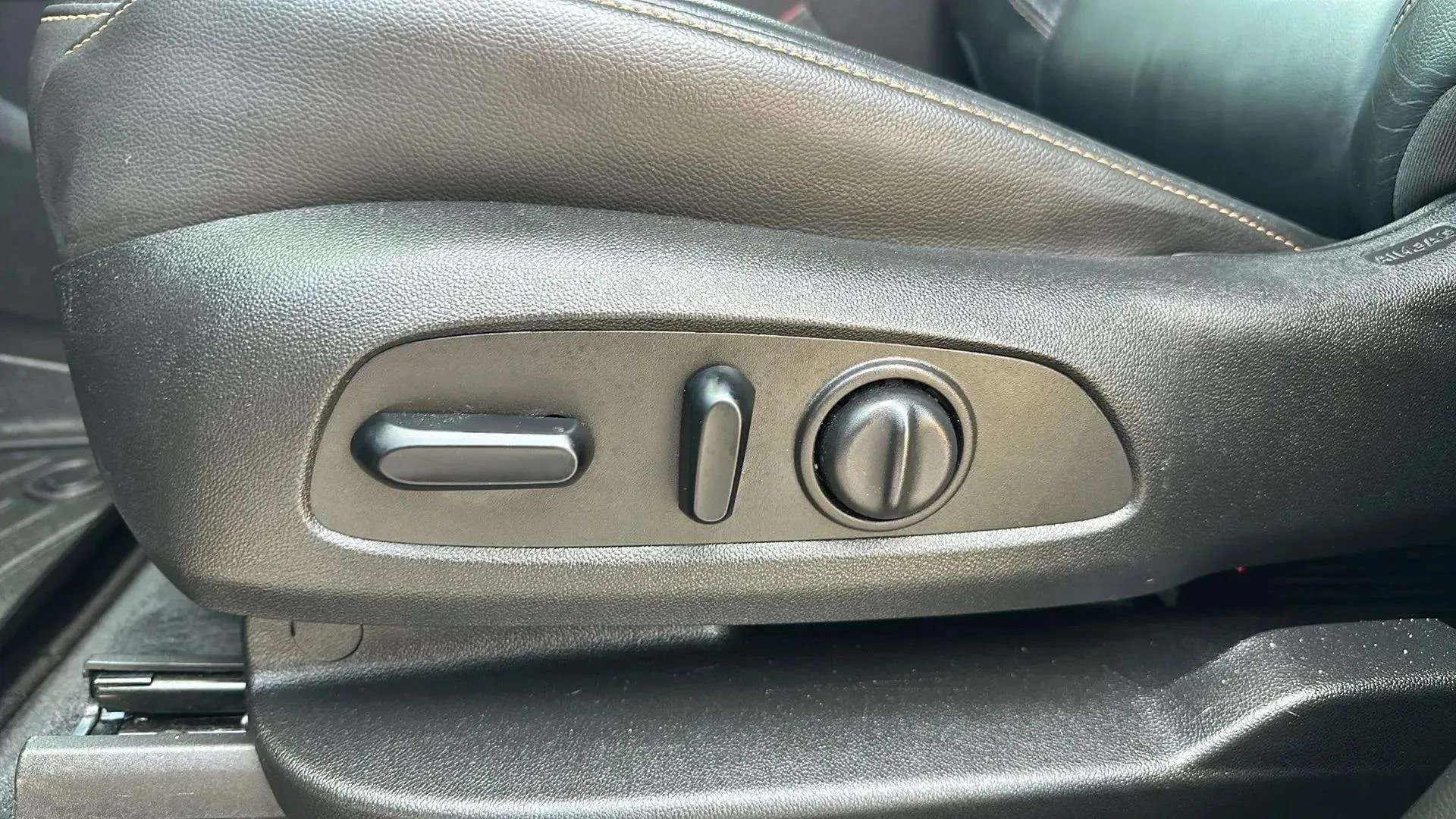 Used 2021 Chevrolet Traverse LT w/ LT Premium Package image 15