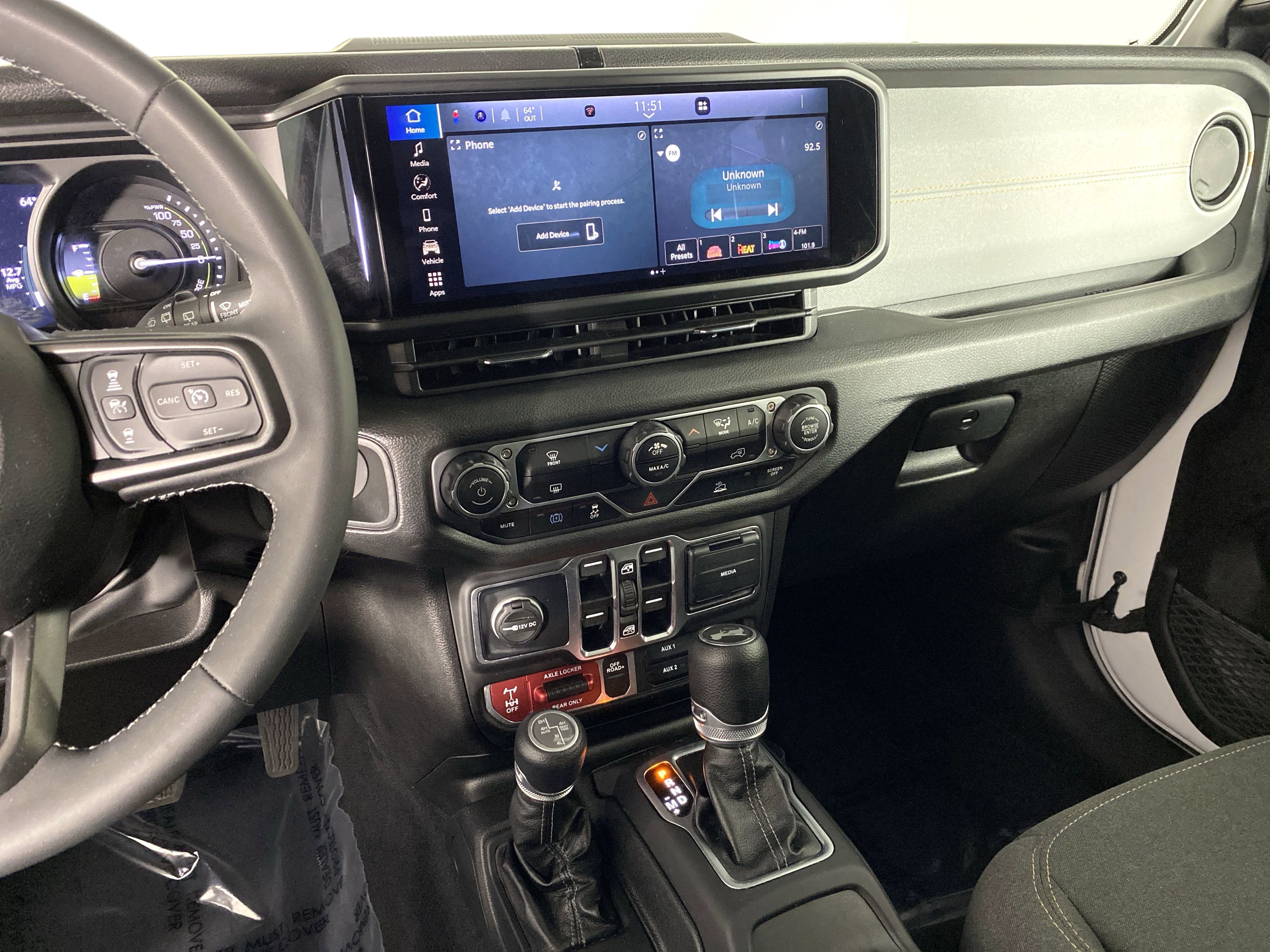 Used 2025 Jeep Wrangler Willys AWD/4WD image 27