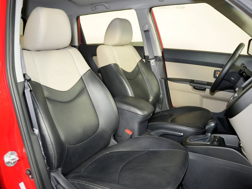Used 2013 Kia Soul ! w/ Premium Pkg FWD image 16