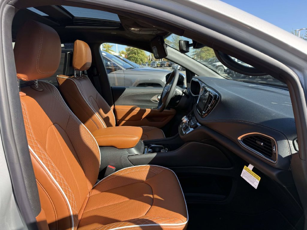 New 2026 Chrysler Pacifica Pinnacle FWD image 17