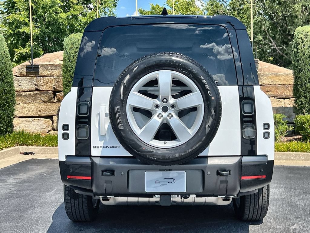 New 2026 Land Rover Defender 130 X-Dynamic SE AWD/4WD image 4