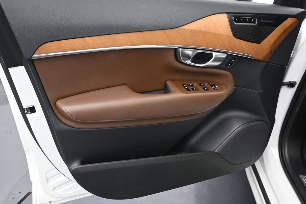 Certified 2023 Volvo XC90 B5 Plus AWD/4WD image 12