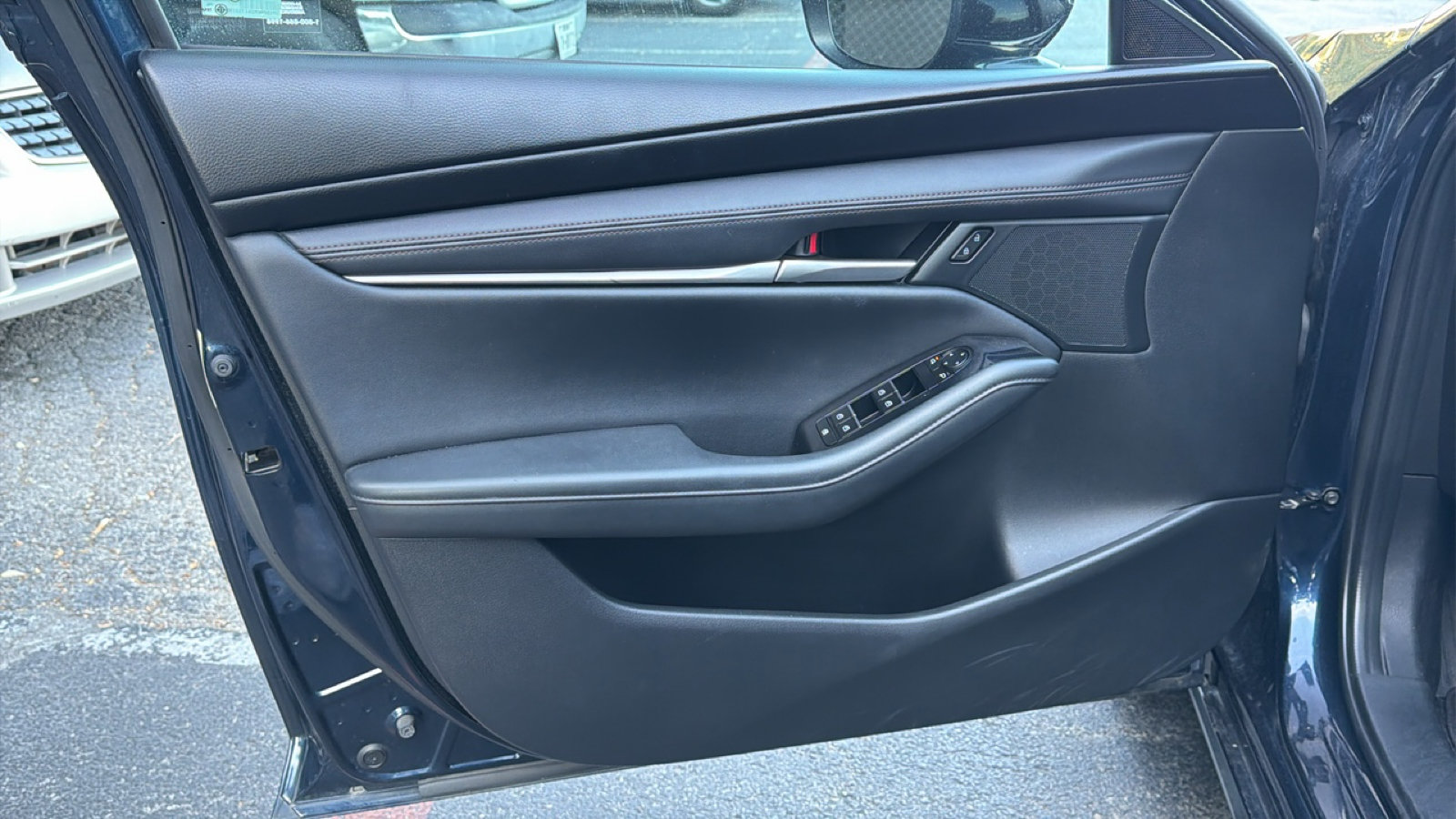 Certified 2025 MAZDA MAZDA3 s Sport FWD image 10