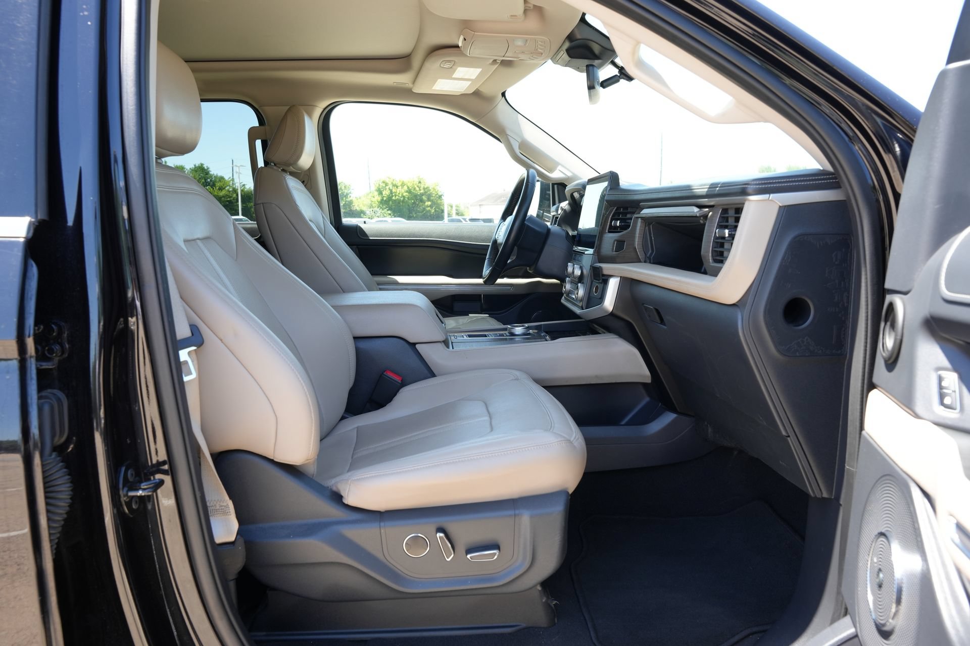 Used 2024 Ford Expedition Max Limited RWD image 25