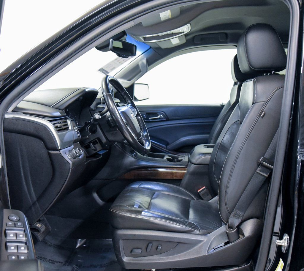 Used 2019 Chevrolet Suburban LT image 2