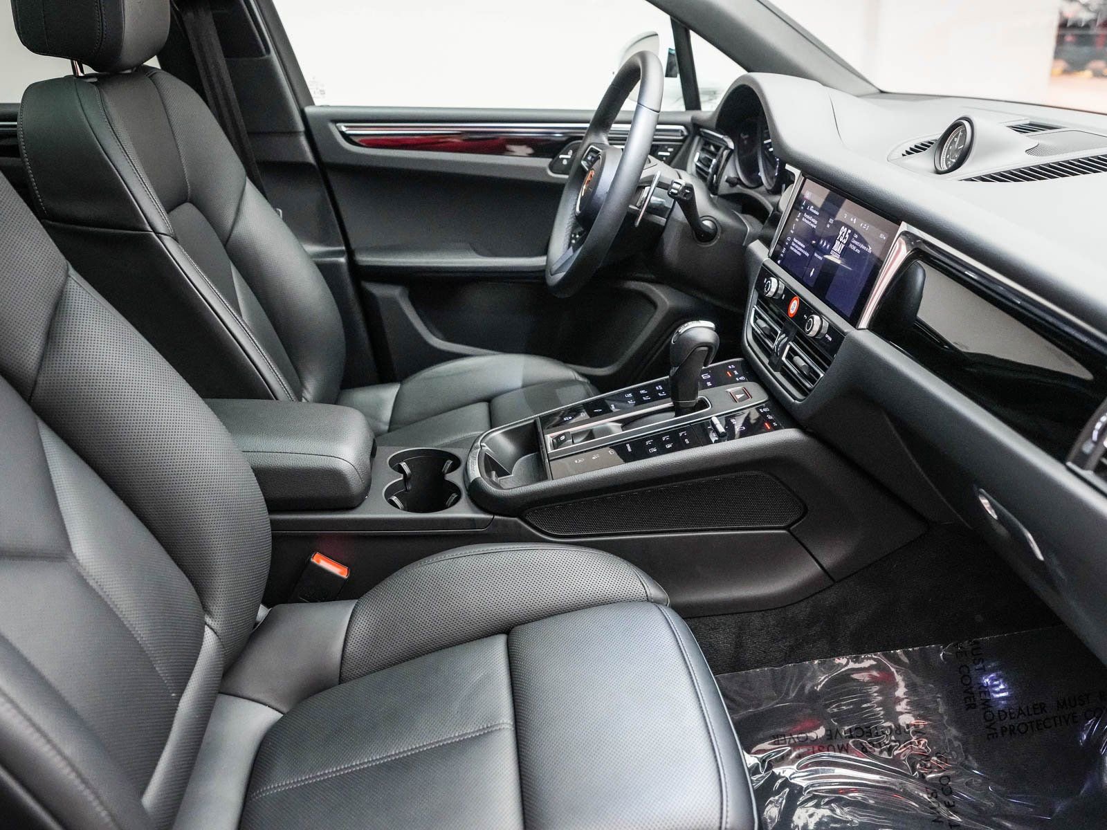 Certified 2025 Porsche Macan image 21