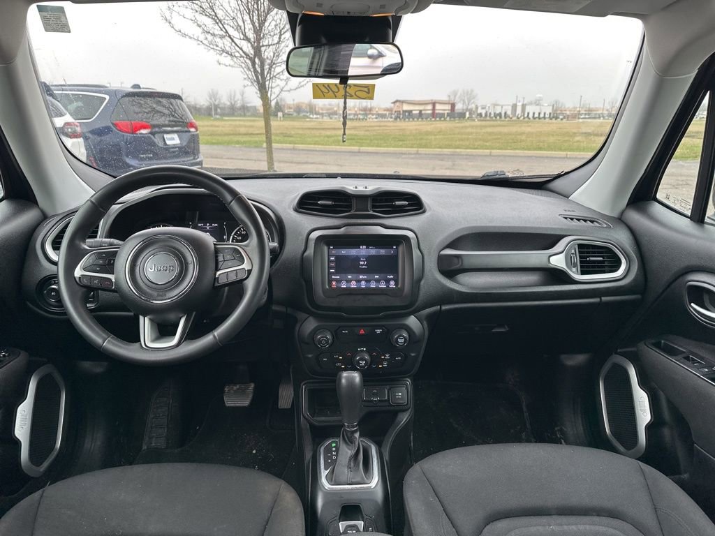 Used 2018 Jeep Renegade Latitude image 18