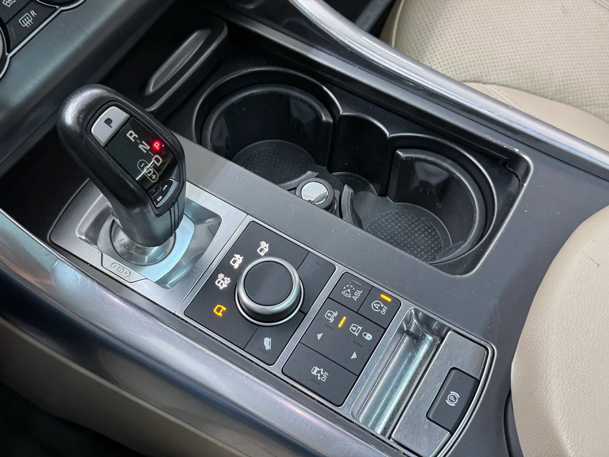 Used 2016 Land Rover Range Rover Sport SE image 23