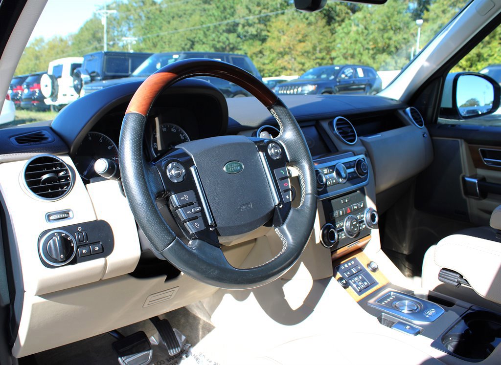 Used 2016 Land Rover LR4 HSE image 17