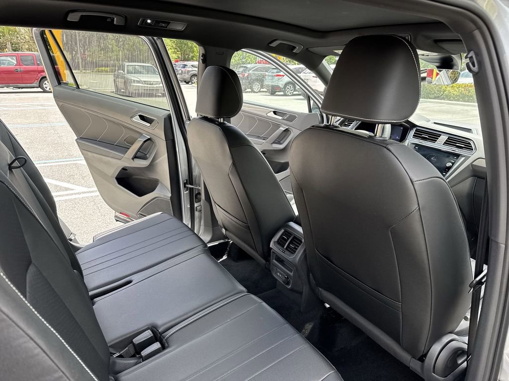 Used 2023 Volkswagen Tiguan SE R-Line image 33