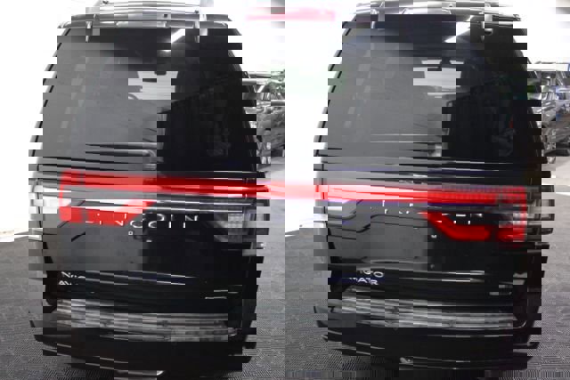 Used 2015 Lincoln Navigator 2WD image 7