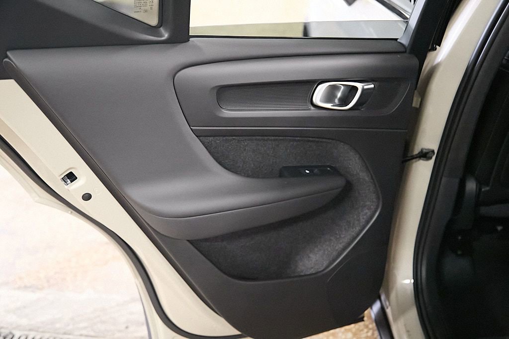 New 2026 Volvo XC40 B5 Ultra w/ Climate Package image 18