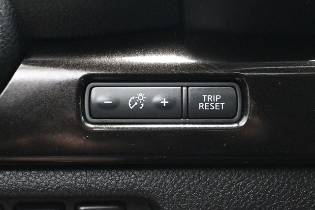 Used 2017 Nissan Titan SV RWD image 19
