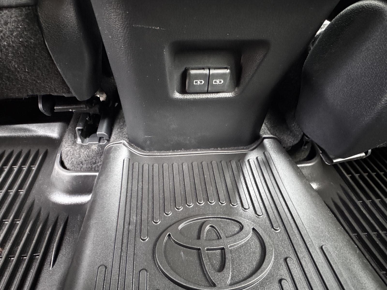 Used 2023 Toyota RAV4 Limited AWD/4WD image 17