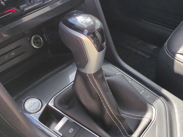 Used 2023 Volkswagen Tiguan SE R-Line image 12