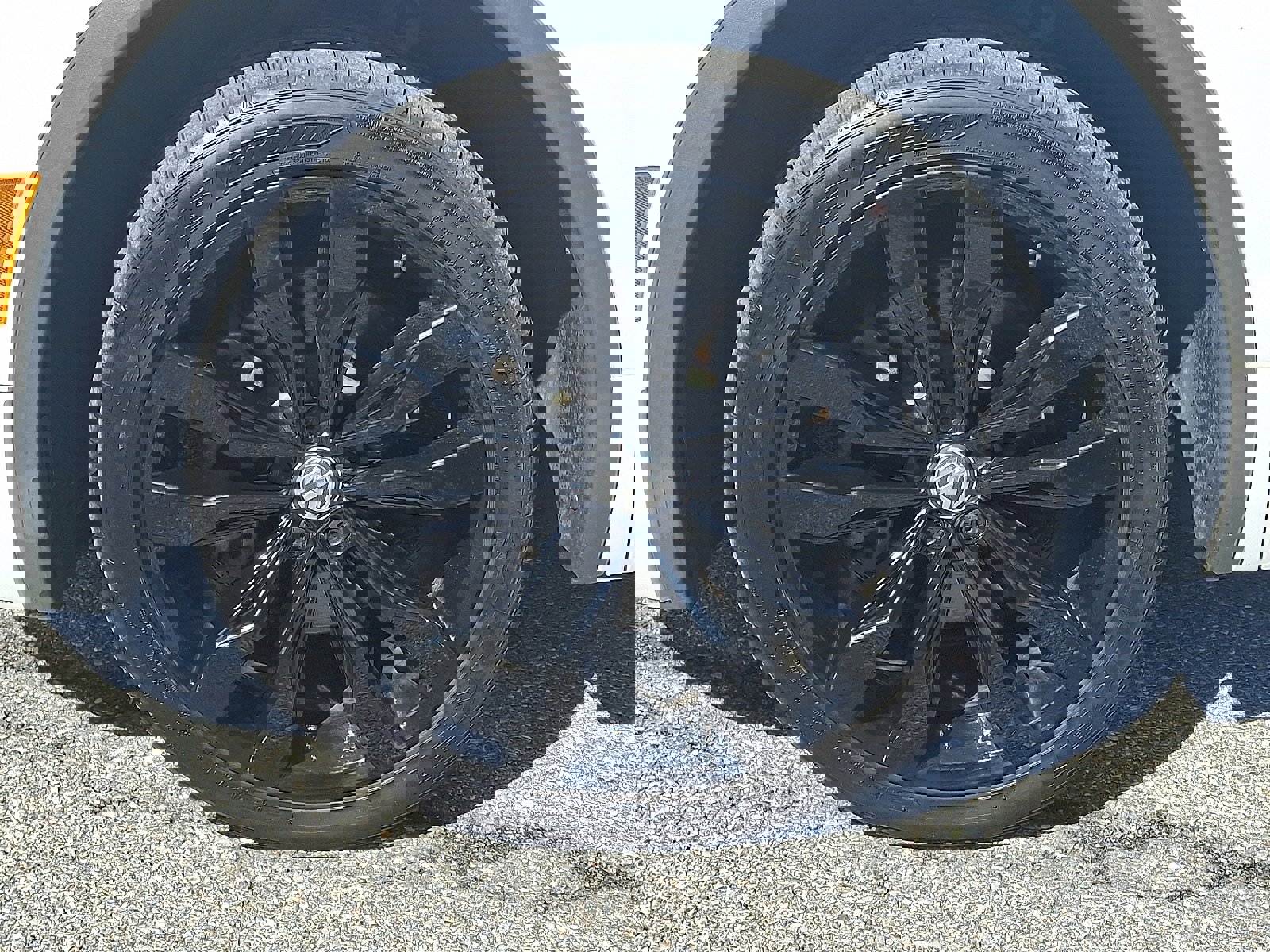 Used 2021 Volkswagen Tiguan SE R-Line image 9