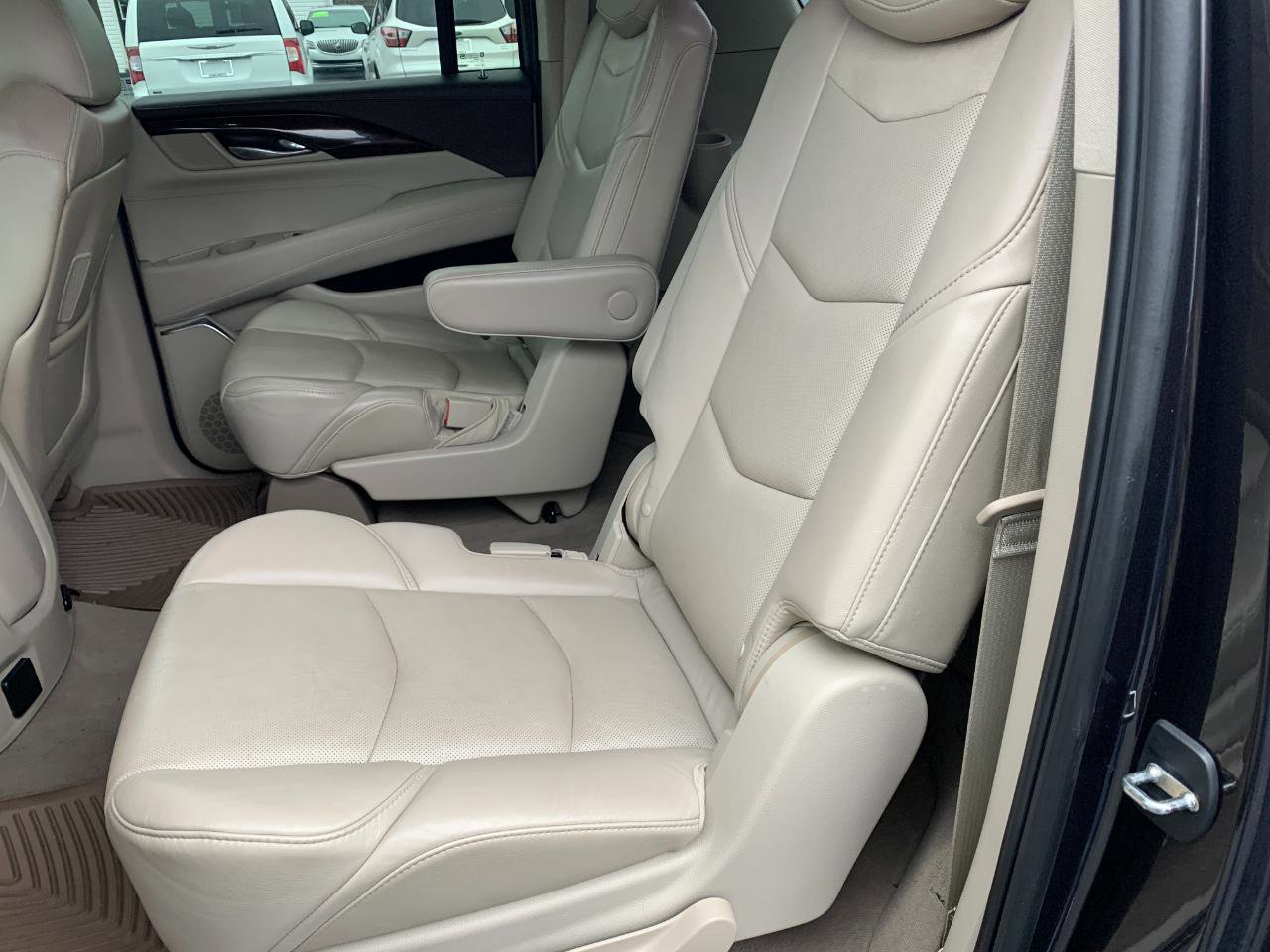 Used 2015 Cadillac Escalade ESV Premium image 32