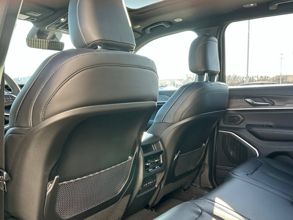 New 2026 Jeep Grand Cherokee Limited AWD/4WD image 13