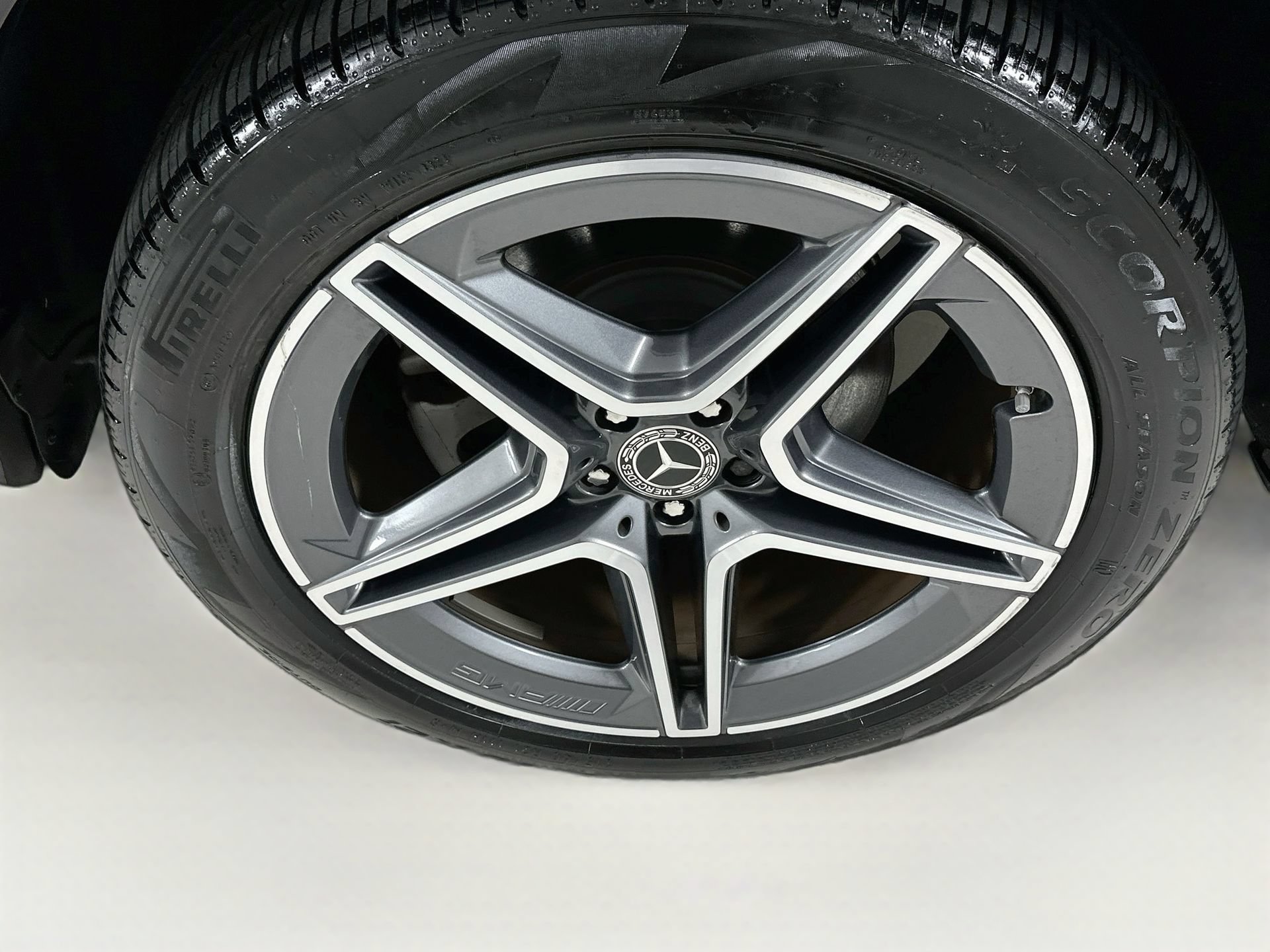 Used 2024 Mercedes-Benz GLS 450 4MATIC image 35