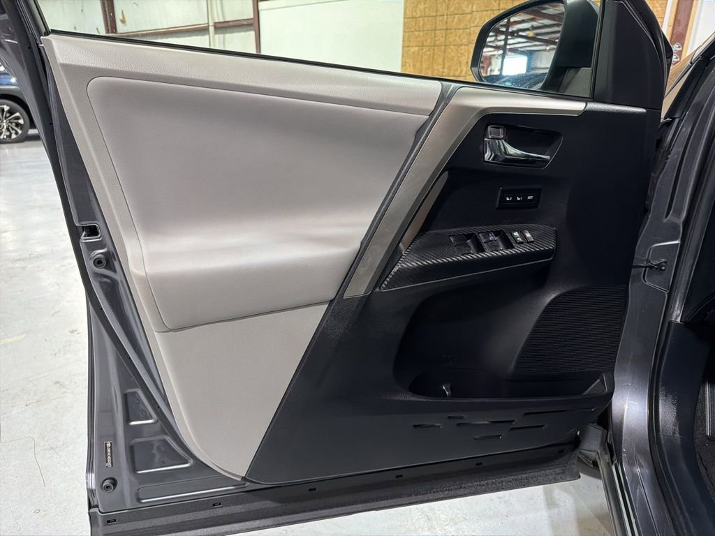 Used 2013 Toyota RAV4 Limited image 25