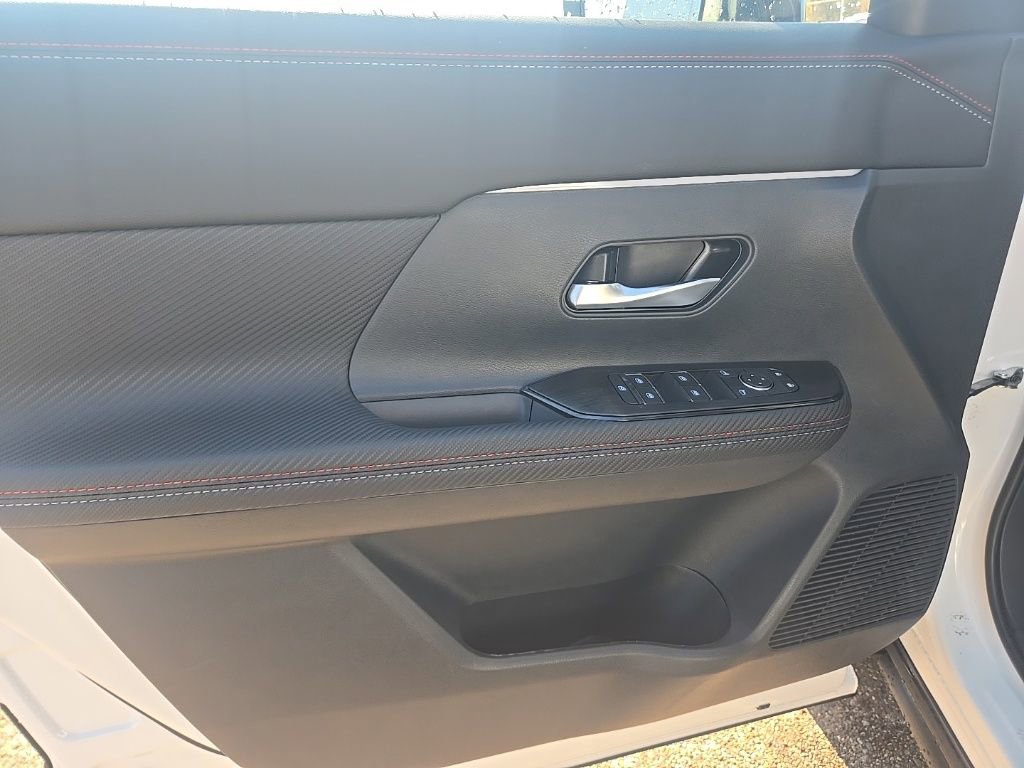 New 2026 Nissan Kicks SR w/ SR Premium Package image 10