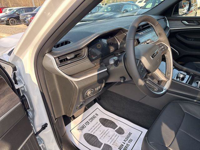 New 2026 Jeep Grand Cherokee Limited AWD/4WD image 16
