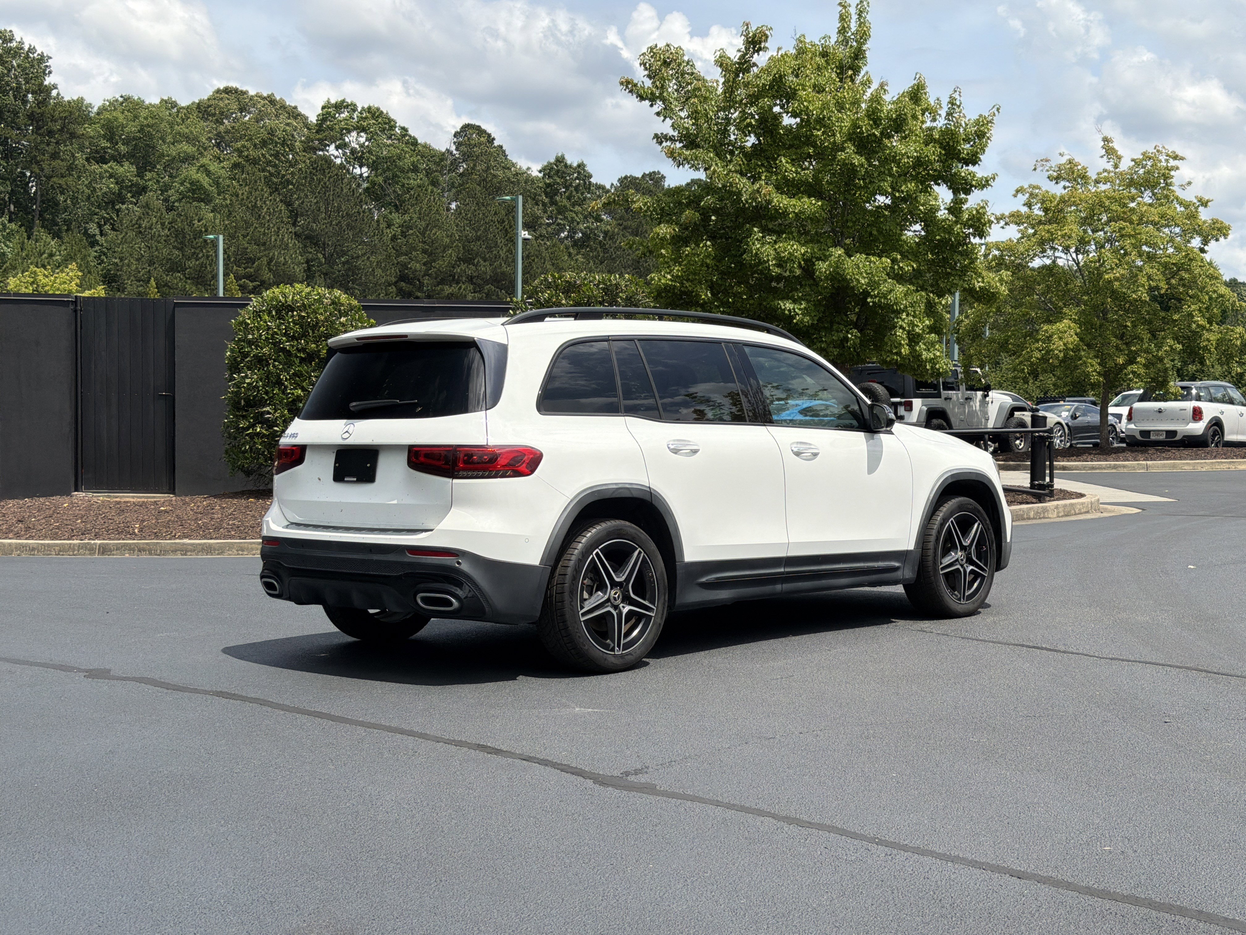 Used 2020 Mercedes-Benz GLB 250 4MATIC image 3