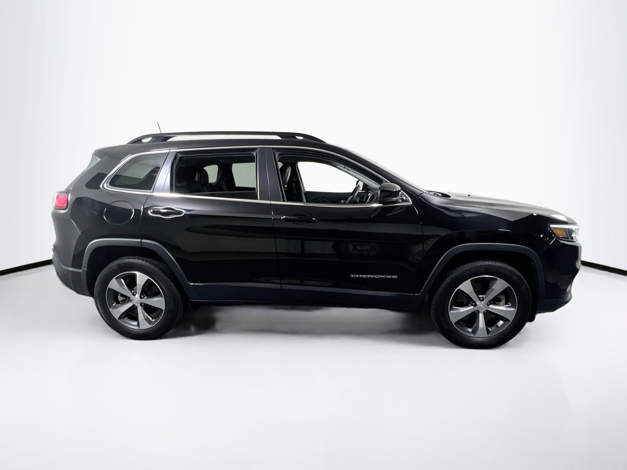 Used 2022 Jeep Cherokee Limited image 4