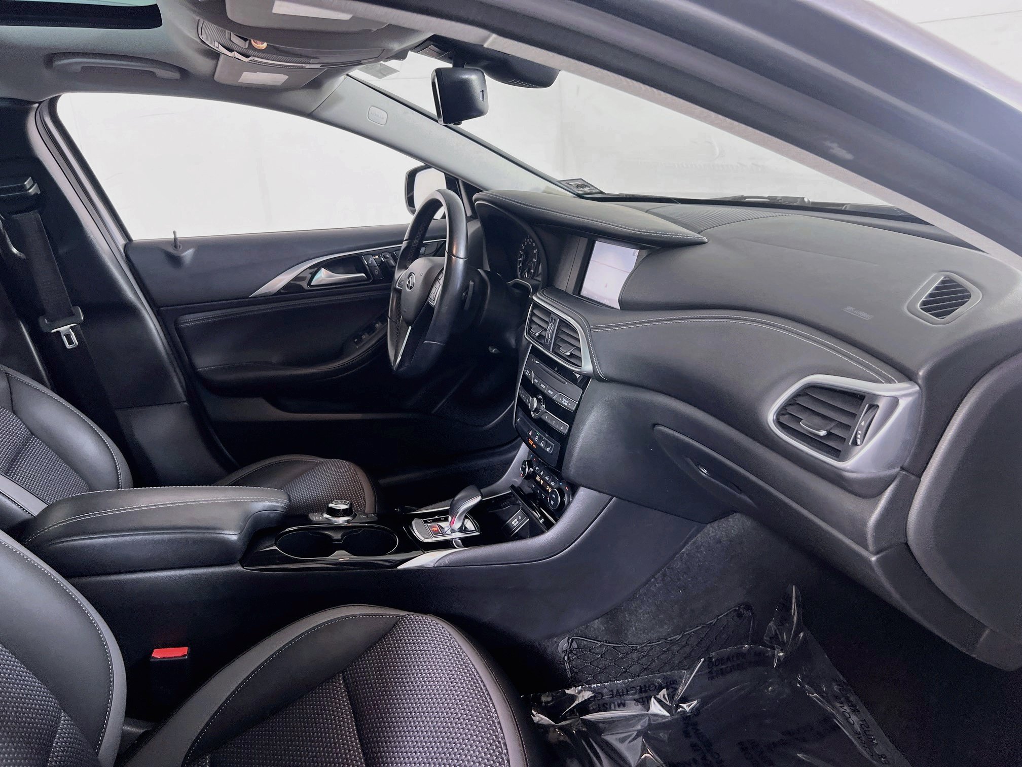 Used 2019 INFINITI QX30 AWD w/ Navigation Package image 29