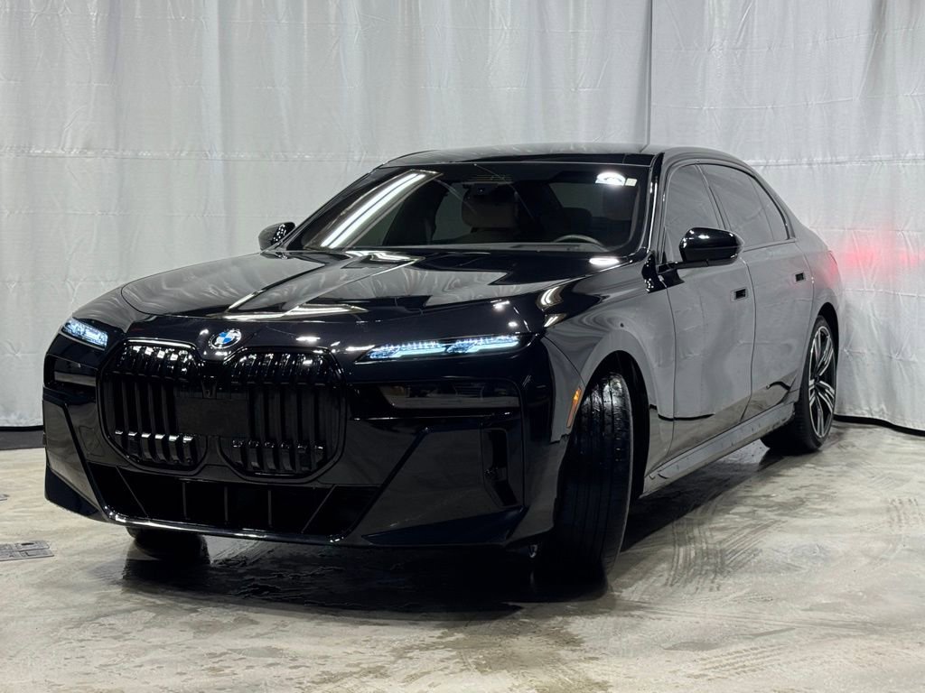 Used 2023 BMW 760i xDrive w/ Executive Package image 3