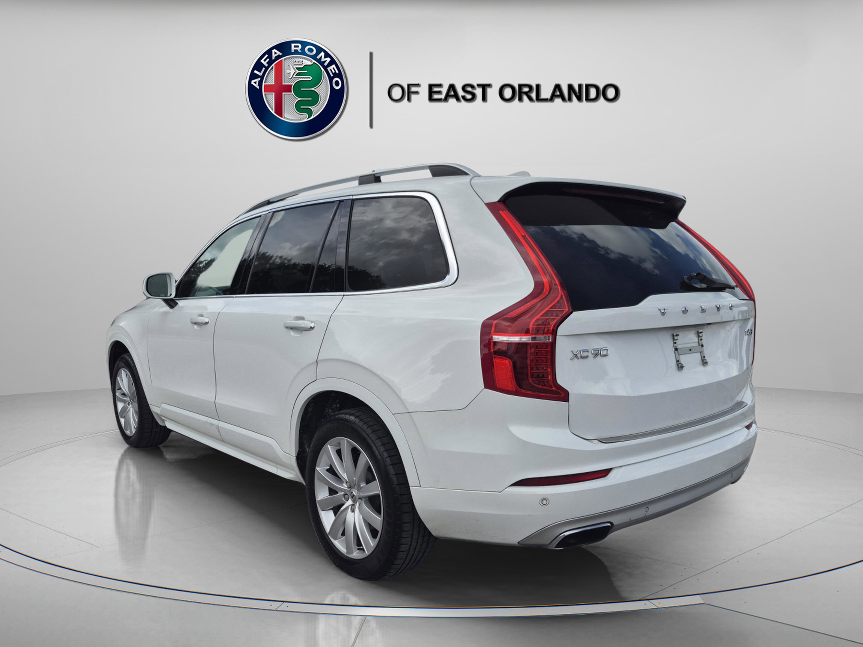 Used 2017 Volvo XC90 T6 Momentum w/ Vision Package AWD/4WD image 5