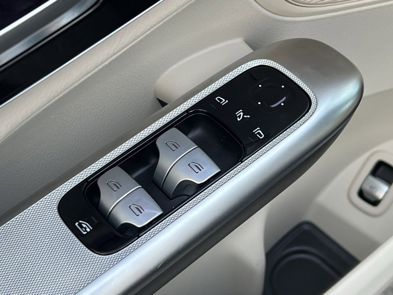 Certified 2024 Mercedes-Benz GLC 300 4MATIC image 13