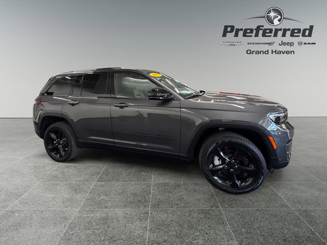 Used 2024 Jeep Grand Cherokee Limited w/ Luxury Tech Group II AWD/4WD image 8