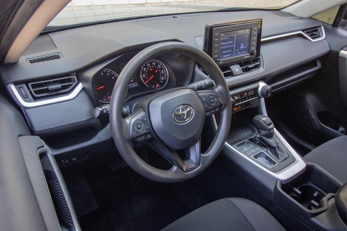 Used 2022 Toyota RAV4 LE FWD image 12