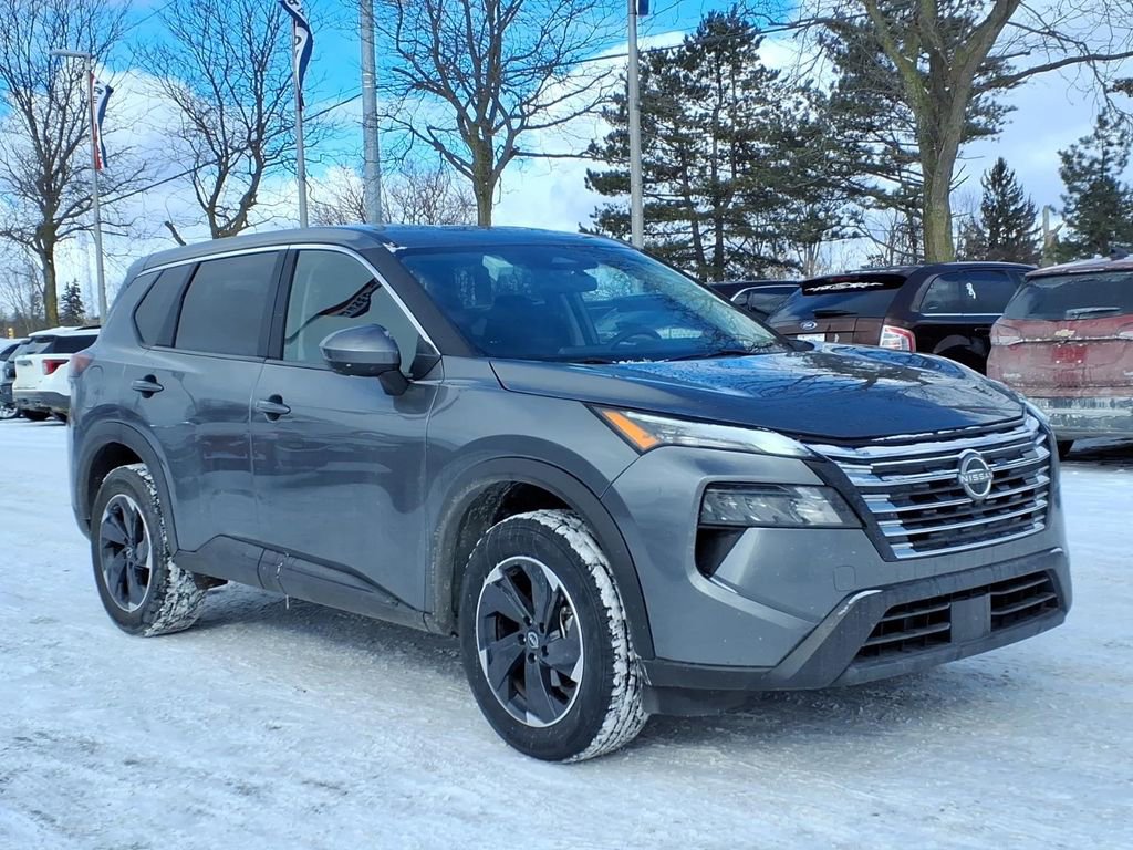 Used 2024 Nissan Rogue SV image 3
