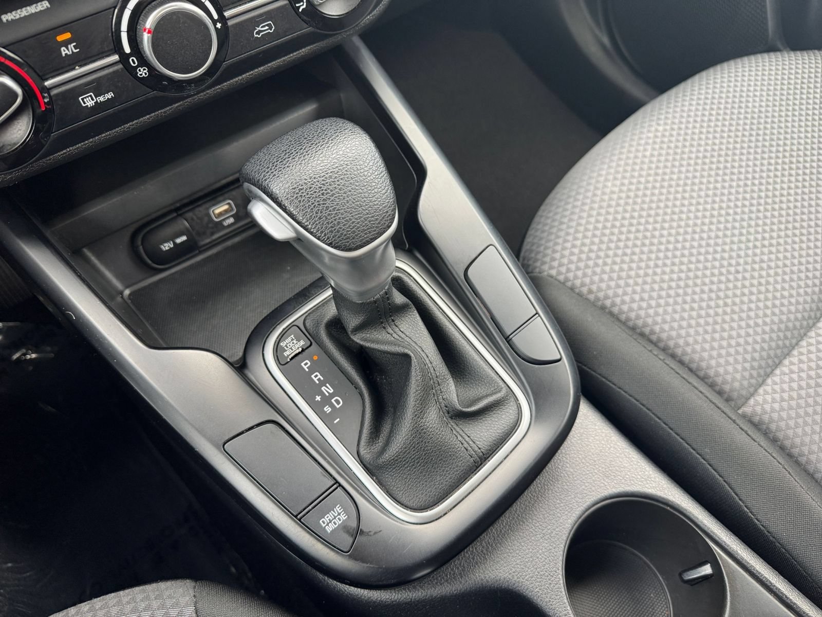 Used 2025 Kia Soul LX w/ LX Technology Package FWD image 39