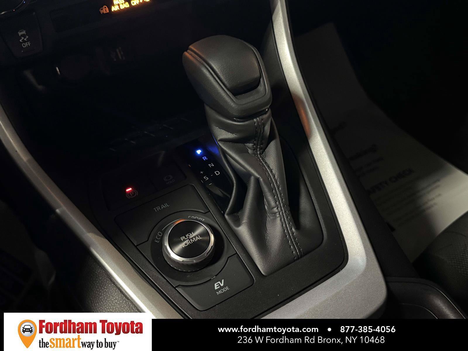 Used 2025 Toyota RAV4 XLE AWD/4WD image 28