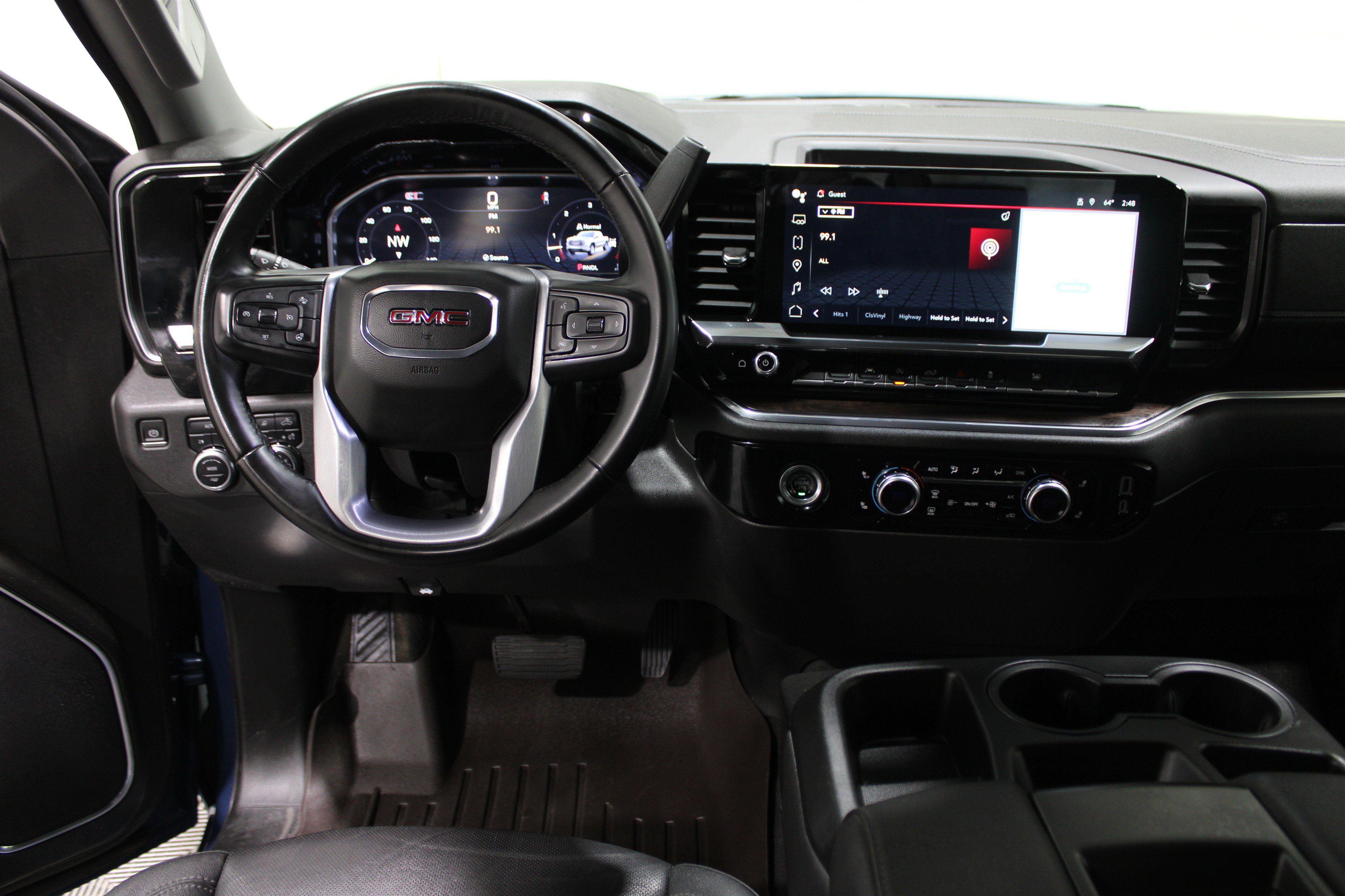 Used 2024 GMC Sierra 1500 SLT image 2