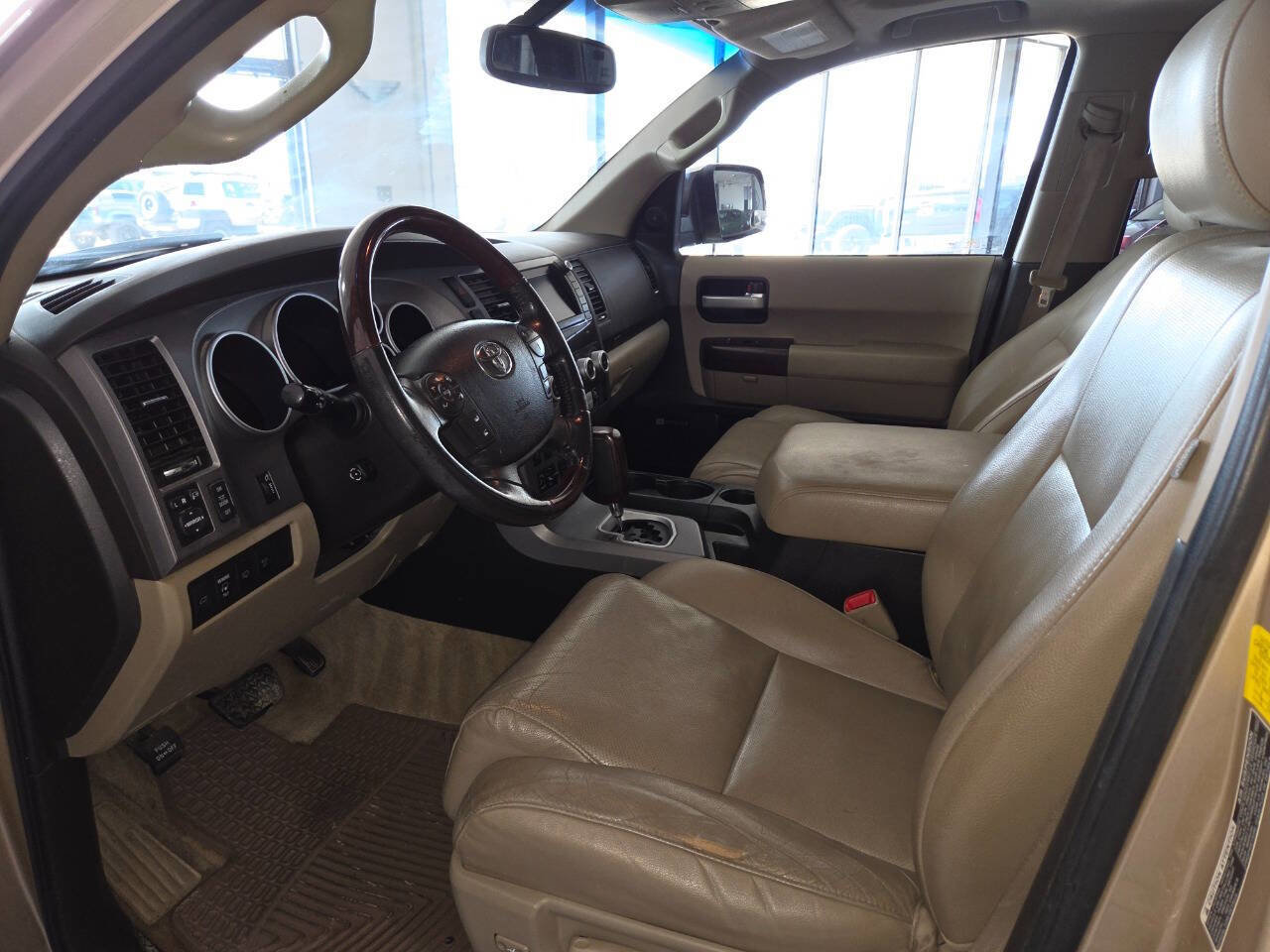 Used 2011 Toyota Sequoia Platinum AWD/4WD image 15