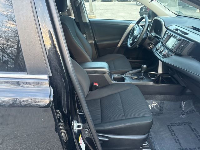 Used 2018 Toyota RAV4 LE image 10