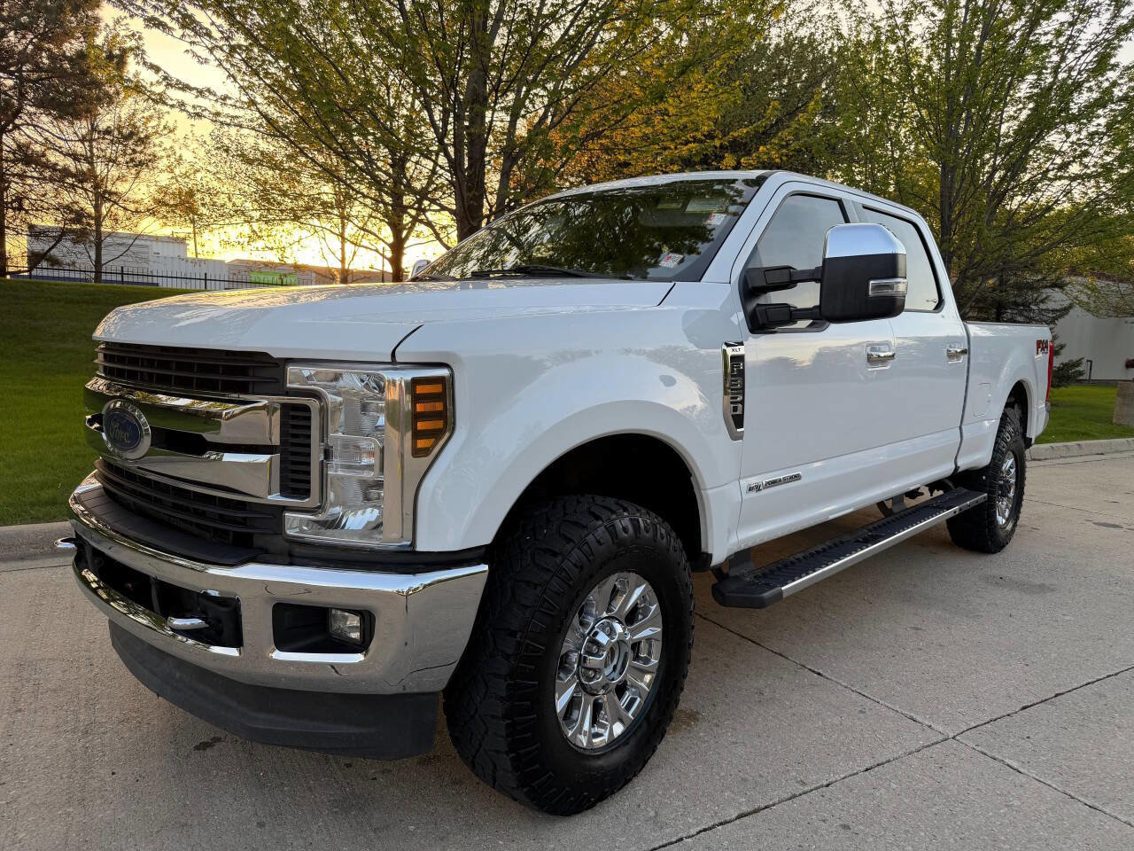 Used 2018 Ford F350 XLT w/ XLT Premium Package AWD/4WD image 7