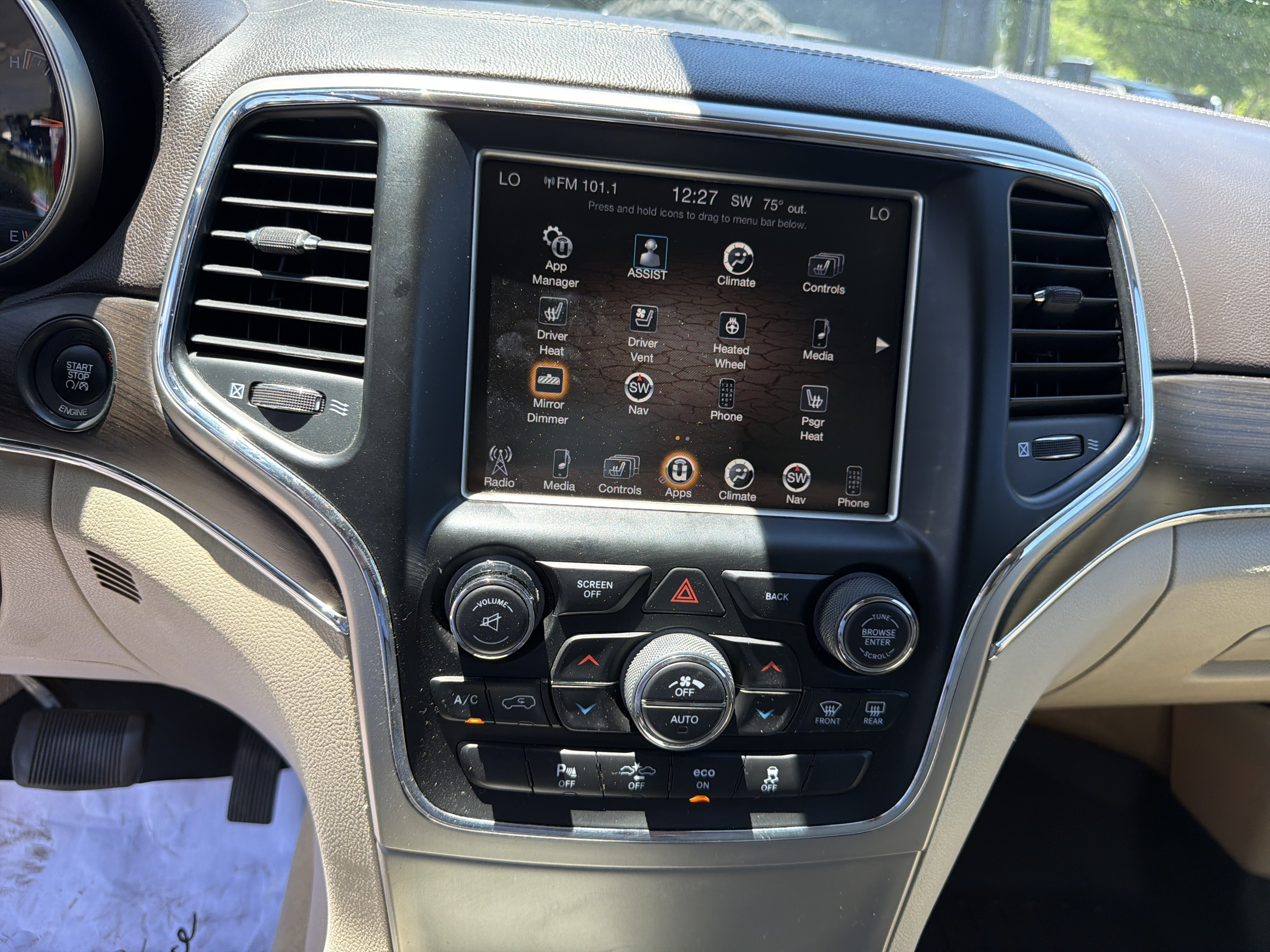 Used 2015 Jeep Grand Cherokee Overland w/ Advanced Technology Group AWD/4WD image 30