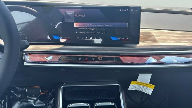 Used 2025 BMW i7 eDrive50 w/ M Sport Package RWD image 9