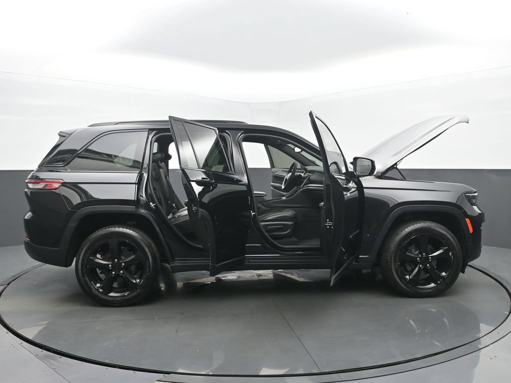 Used 2023 Jeep Grand Cherokee Altitude AWD/4WD image 55