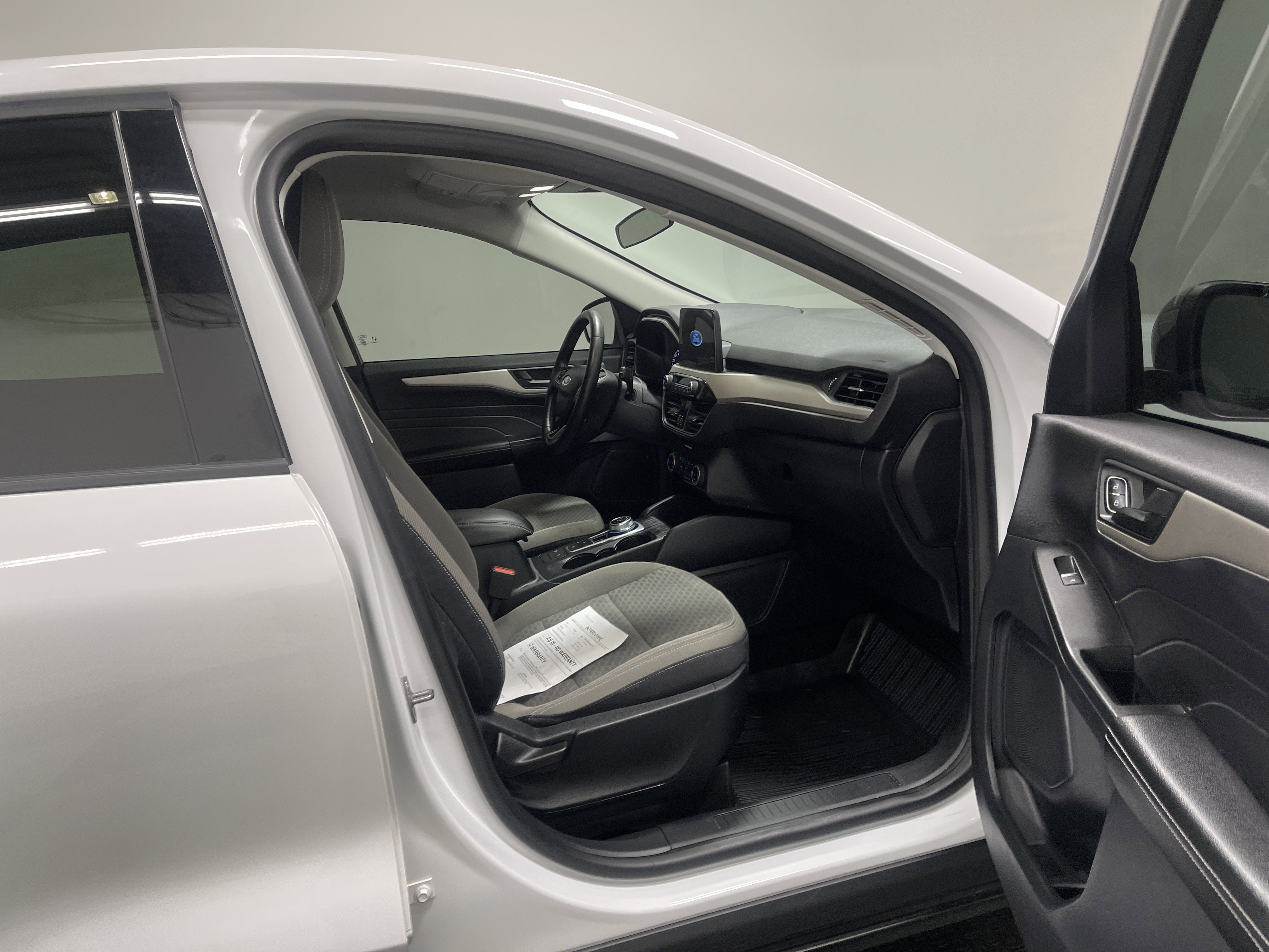 Used 2022 Ford Escape SE w/ SE Sport Appearance Package image 26