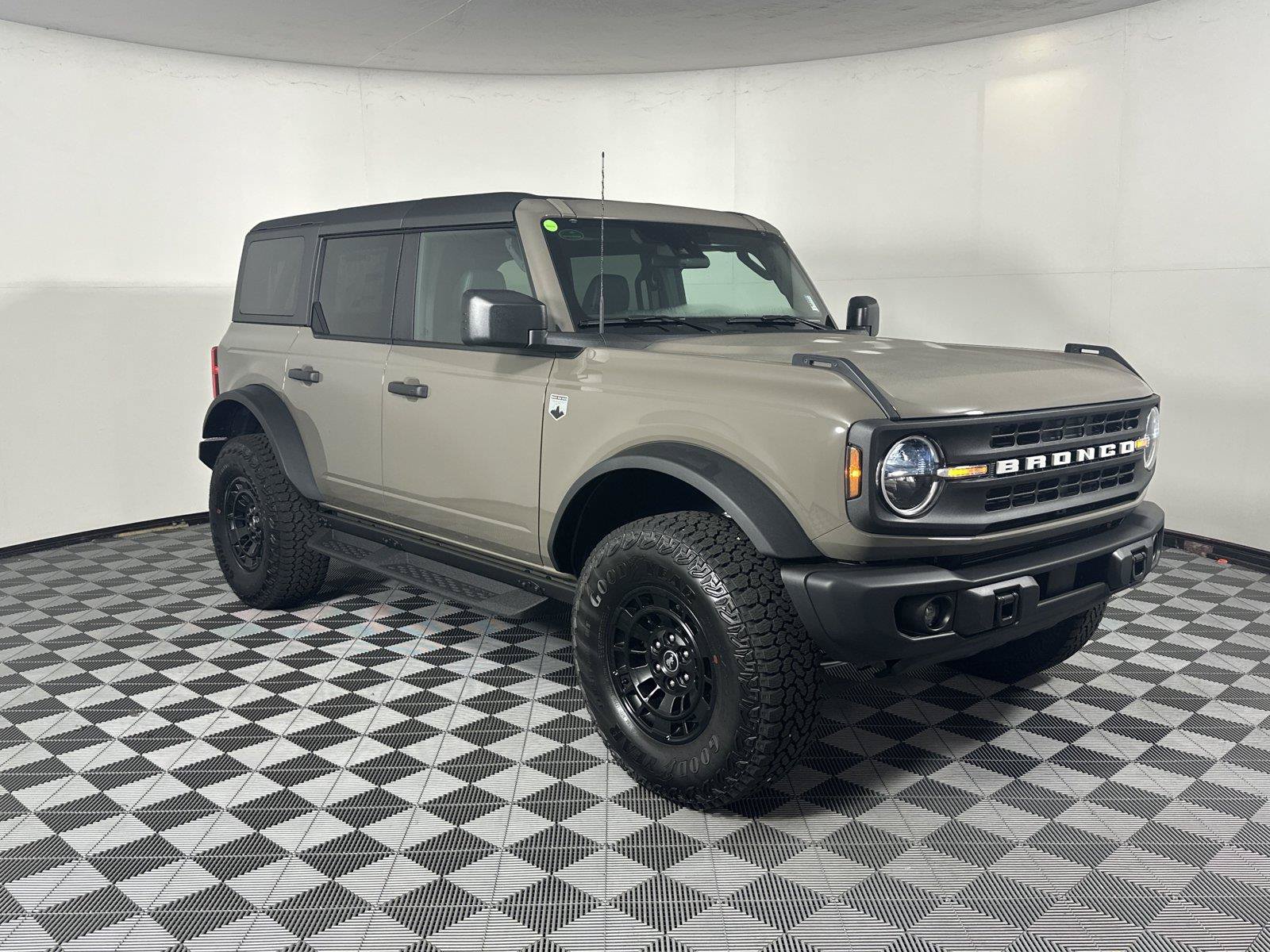 New 2026 Ford Bronco Big Bend w/ Black Diamond Package AWD/4WD image 1