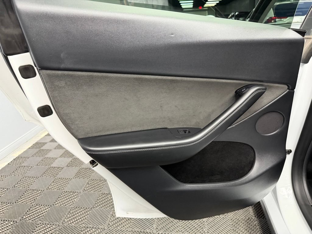 Used 2023 Tesla Model Y Long Range AWD/4WD image 38