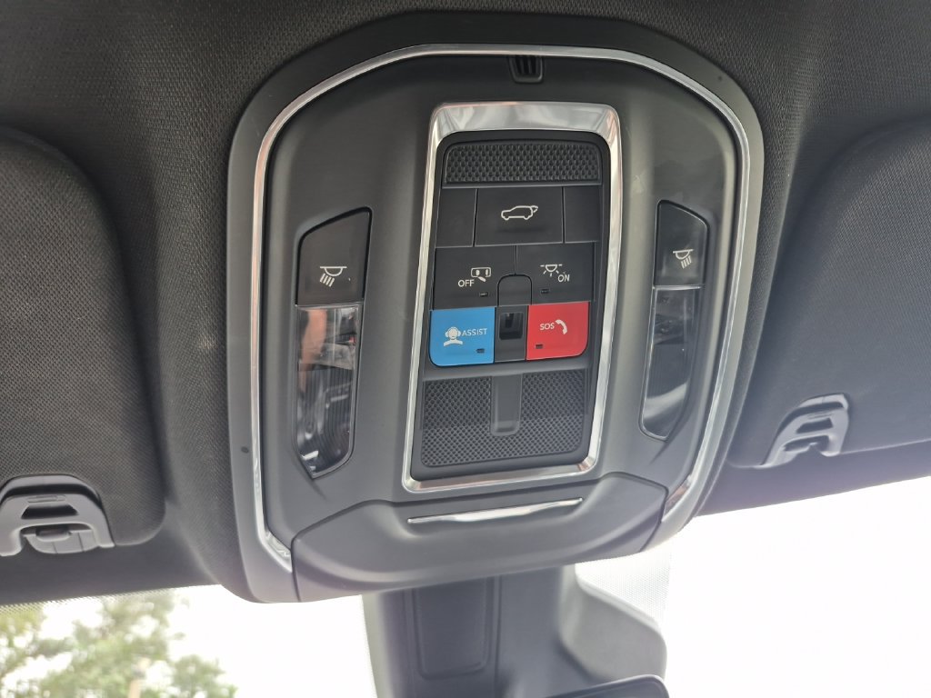 Used 2024 Jeep Wagoneer Series II w/ Flexible Seating Group AWD/4WD image 20