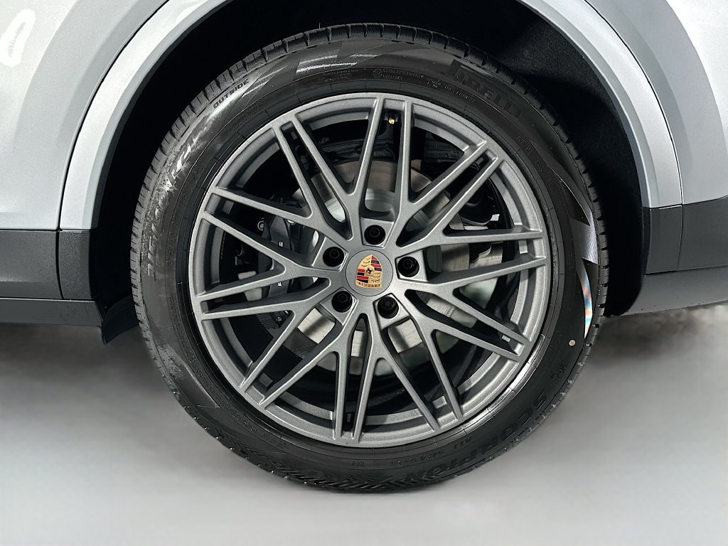 New 2026 Porsche Cayenne Coupe AWD/4WD image 32
